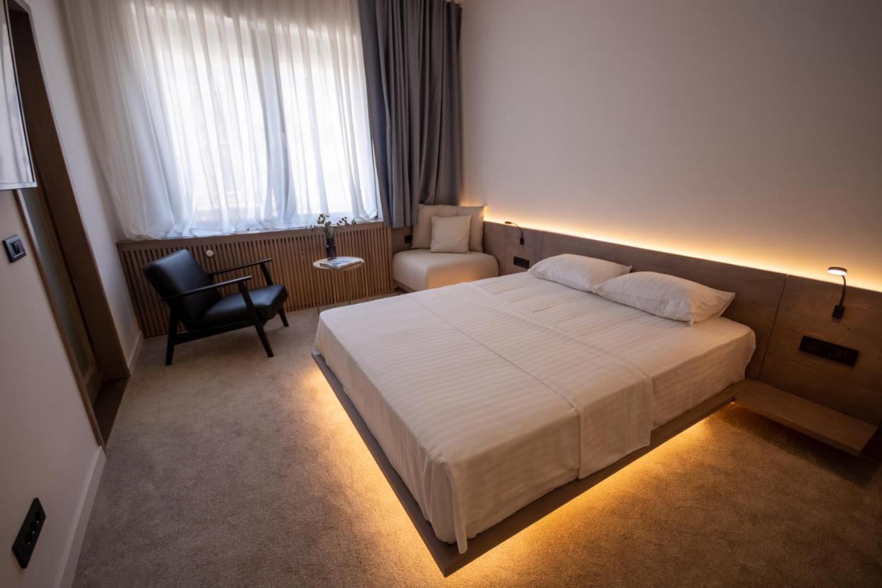 Bloom Suites Pristina Buitenkant foto