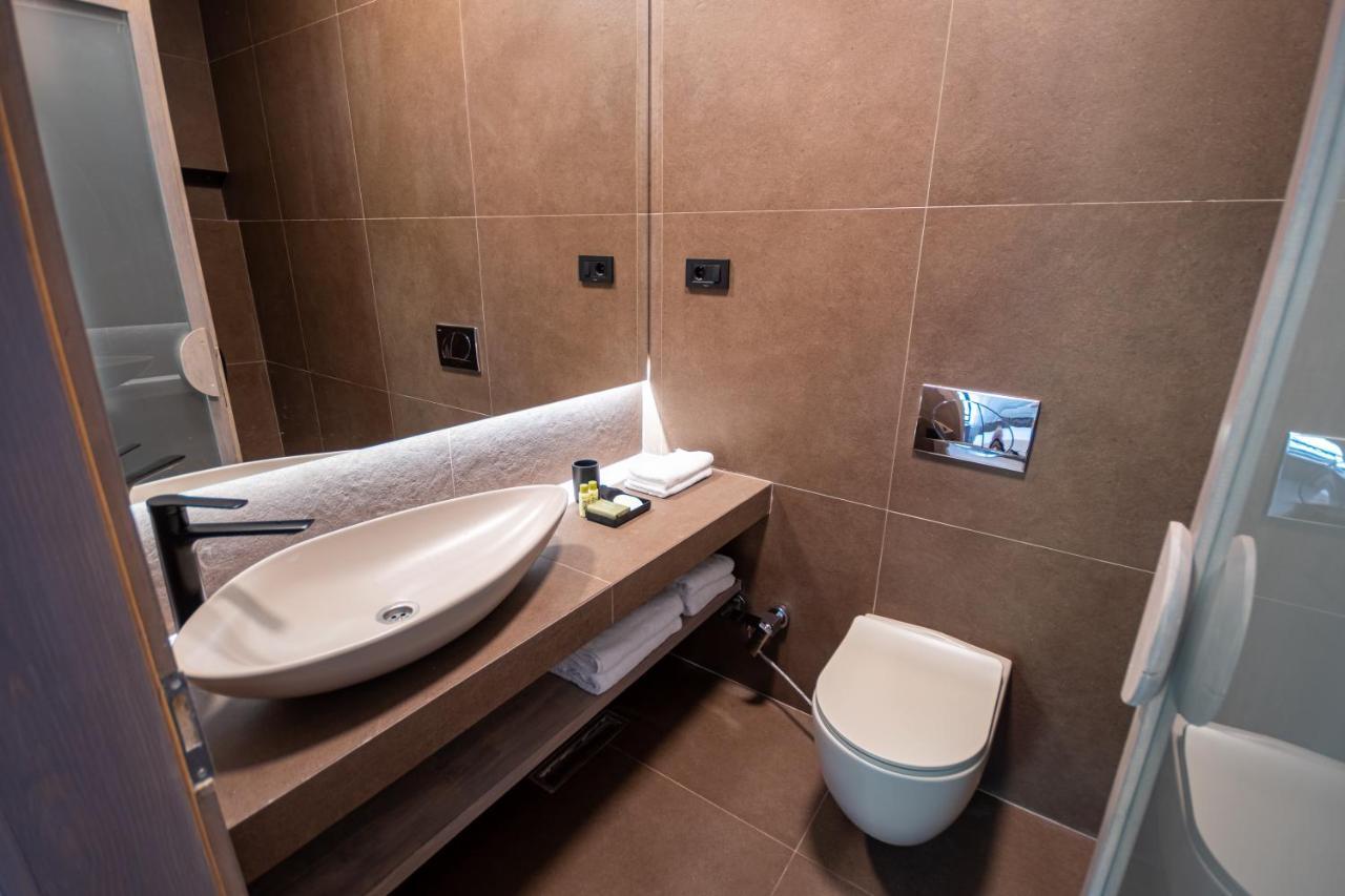 Bloom Suites Pristina Buitenkant foto